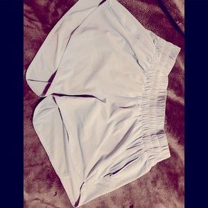 Lululemon Size 8 Tracker Short NWOT- Lilac